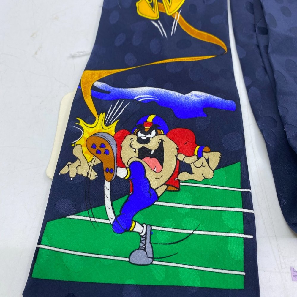 Looney Tunes Mania Soccer Tie - Picture 2 of 5